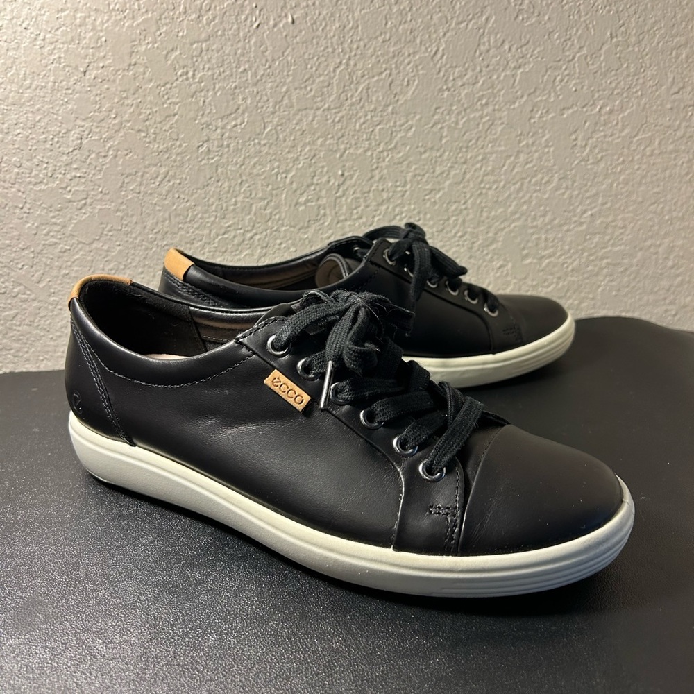 Ecco Women's Soft Leather Sneakers Black 7-7.5 US
